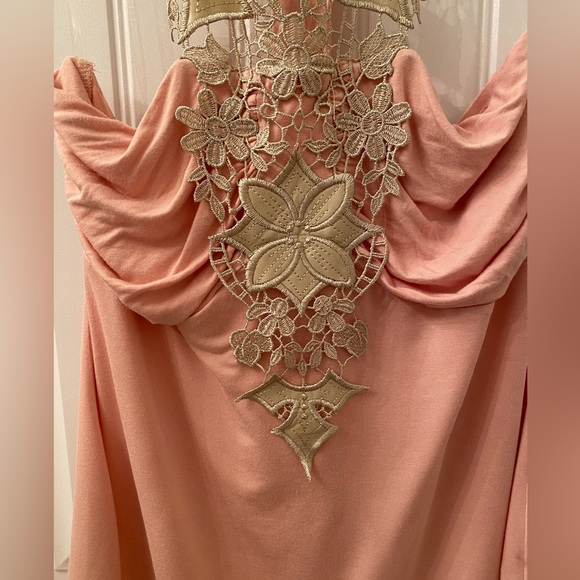 NWOT VENUS SIZE LARGE CROCHETED LACE FRONT HALTER TOP IN PINK AND CREAM - Picture 2 of 10